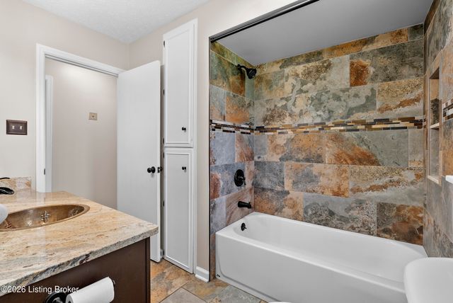 5003 S Watterson Trail, Louisville, KY 40291