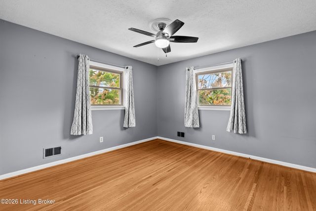 5003 S Watterson Trail, Louisville, KY 40291