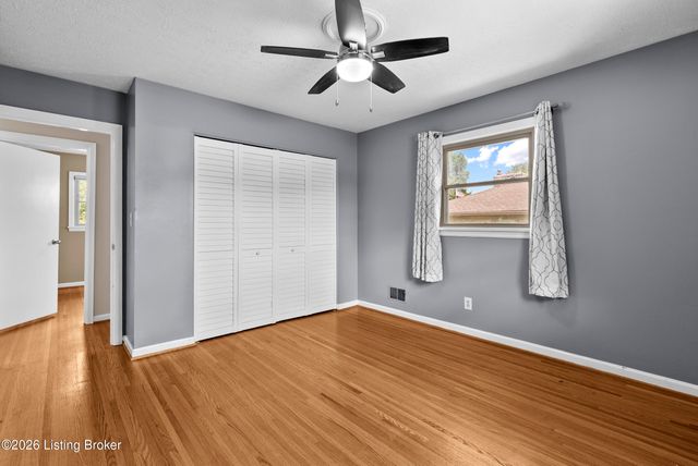 5003 S Watterson Trail, Louisville, KY 40291