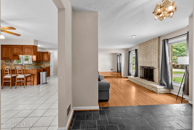 5003 S Watterson Trail, Louisville, KY 40291