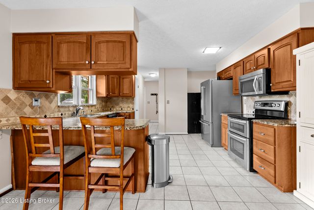 5003 S Watterson Trail, Louisville, KY 40291