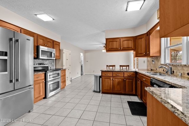 5003 S Watterson Trail, Louisville, KY 40291
