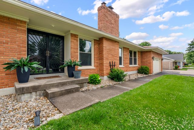 5003 S Watterson Trail, Louisville, KY 40291