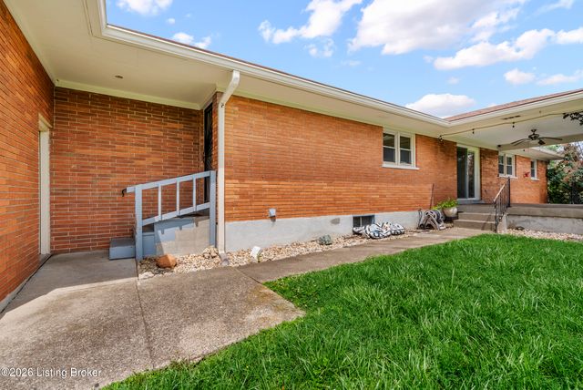 5003 S Watterson Trail, Louisville, KY 40291