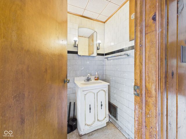 829 N Lesley Avenue, Indianapolis, IN 46219