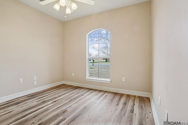 16055 W Lakepoint Ct, Prairieville, LA 70769