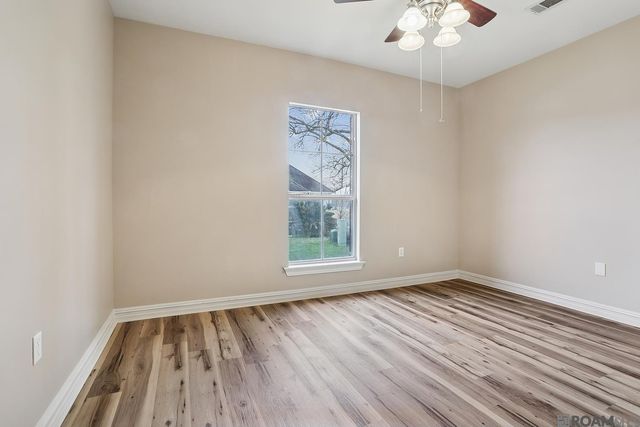 16055 W Lakepoint Ct, Prairieville, LA 70769