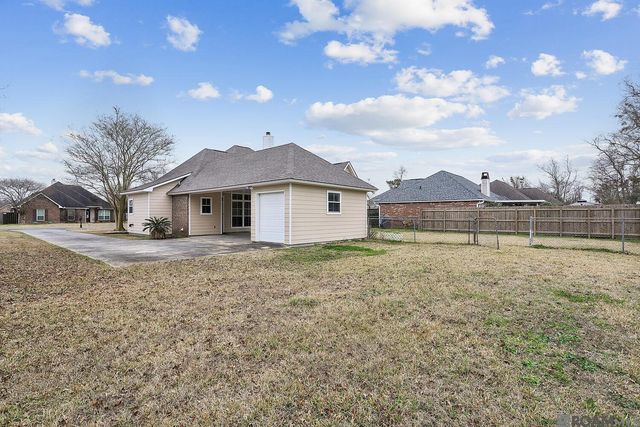 16055 W Lakepoint Ct, Prairieville, LA 70769