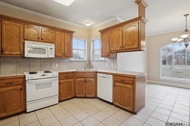 16055 W Lakepoint Ct, Prairieville, LA 70769