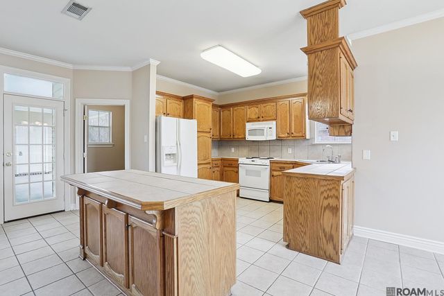 16055 W Lakepoint Ct, Prairieville, LA 70769