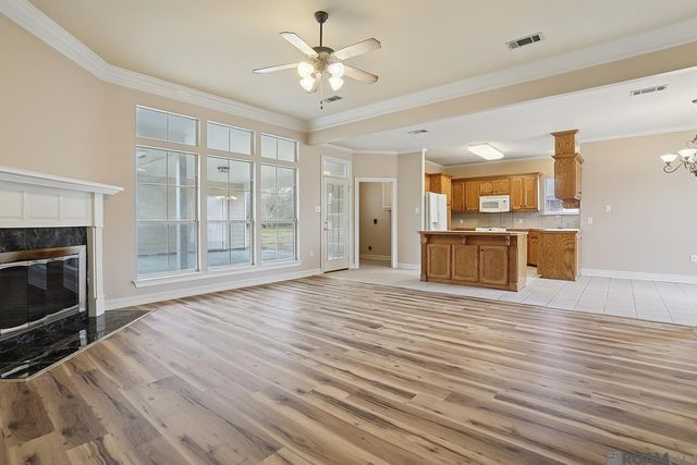 16055 W Lakepoint Ct, Prairieville, LA 70769