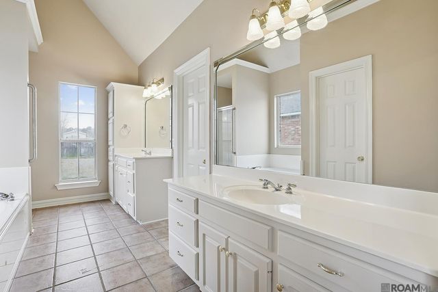 16055 W Lakepoint Ct, Prairieville, LA 70769