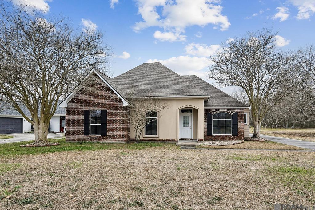 16055 W Lakepoint Ct, Prairieville, LA 70769