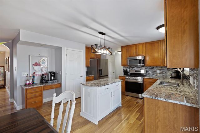 1012 Baypointe Drive, Imperial, MO 63052