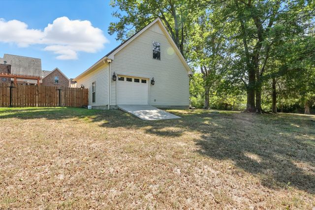 213 McCreary Hts, Dickson, TN 37055
