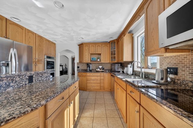 155 Sagamore Road, Seekonk, MA 02771