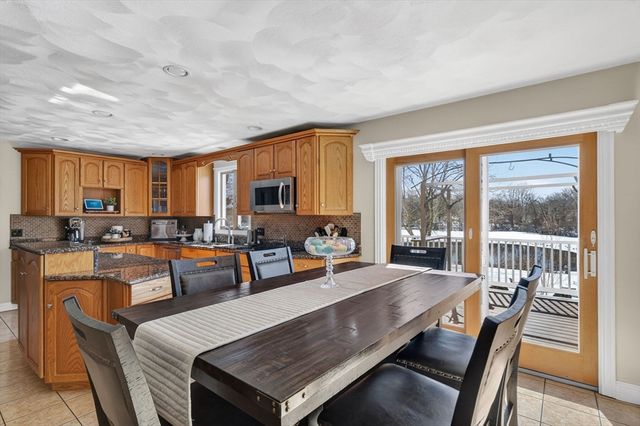 155 Sagamore Road, Seekonk, MA 02771