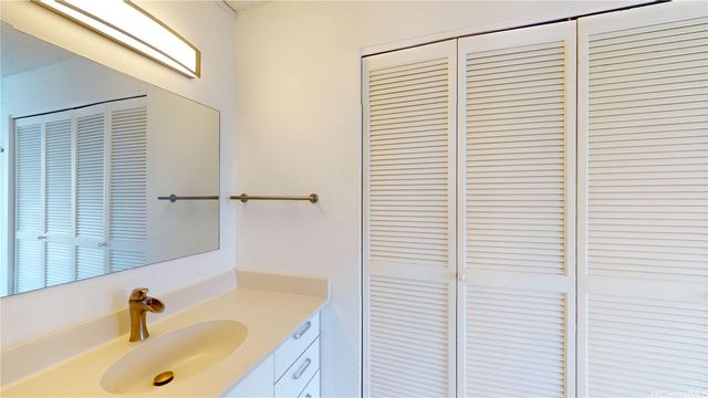 320 Liliuokalani Avenue 903, Honolulu, HI 96815