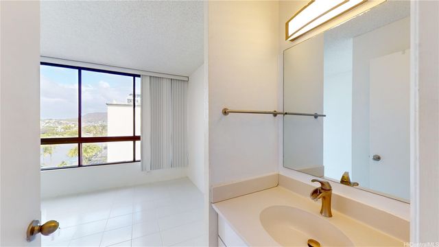 320 Liliuokalani Avenue 903, Honolulu, HI 96815