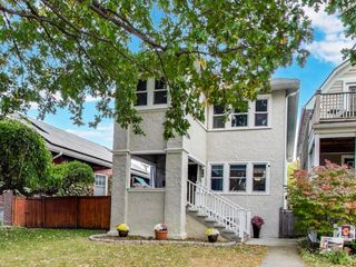 828 Wesley Avenue, Oak Park, IL 60304