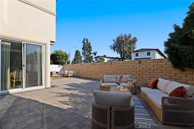 403 Aura Drive, Costa Mesa, CA 92626