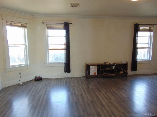 110 E River Street, Ontonagon, MI 49953