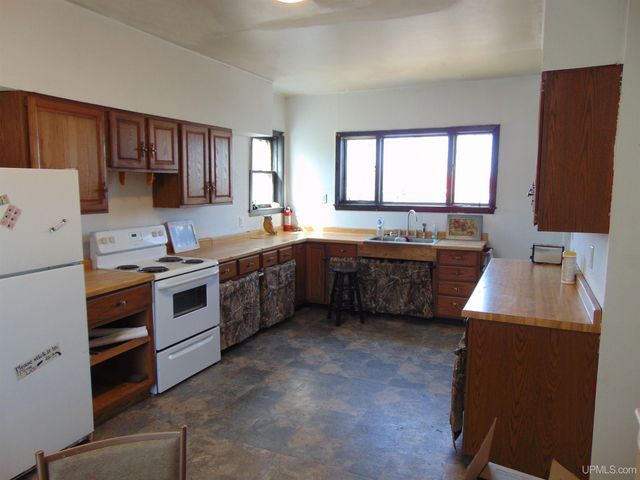 110 E River Street, Ontonagon, MI 49953