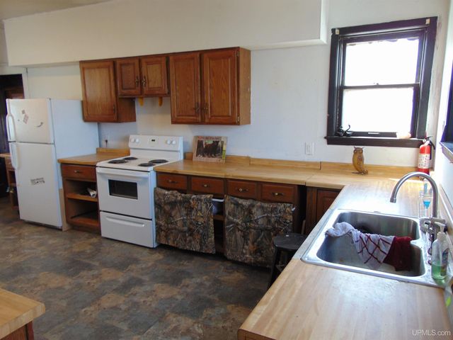 110 E River Street, Ontonagon, MI 49953