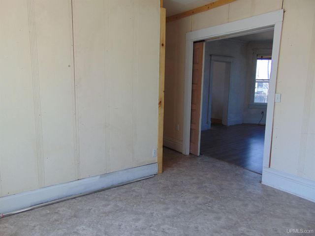 110 E River Street, Ontonagon, MI 49953