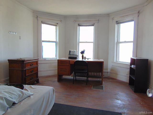 110 E River Street, Ontonagon, MI 49953