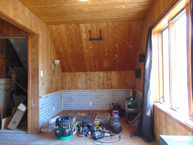 110 E River Street, Ontonagon, MI 49953