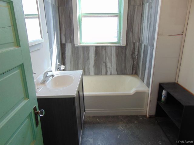 110 E River Street, Ontonagon, MI 49953