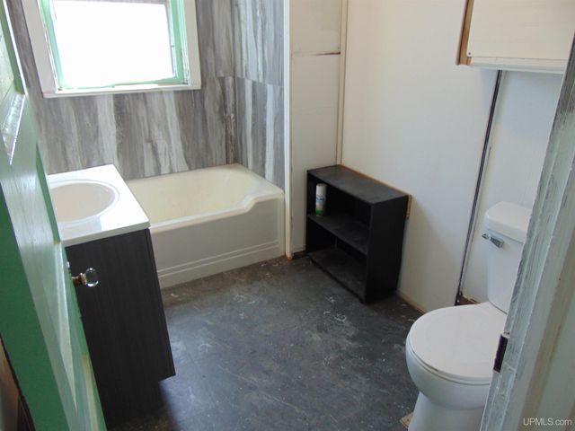 110 E River Street, Ontonagon, MI 49953