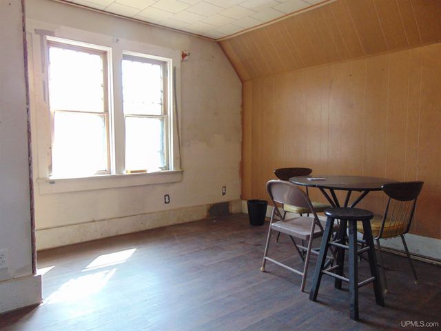 110 E River Street, Ontonagon, MI 49953