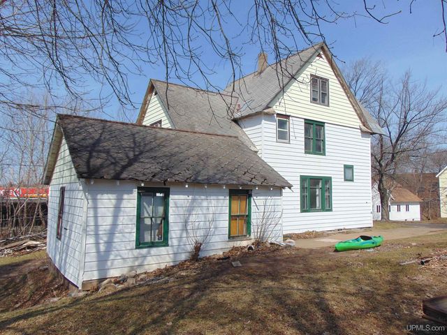 110 E River Street, Ontonagon, MI 49953