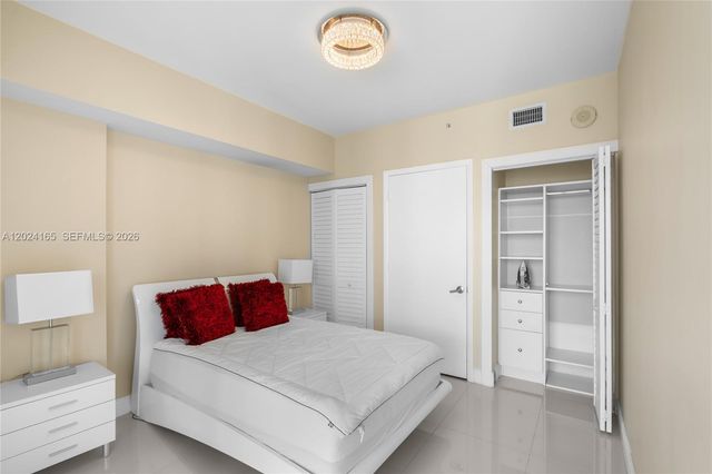 350 S Miami Ave 2515, Miami, FL 33130