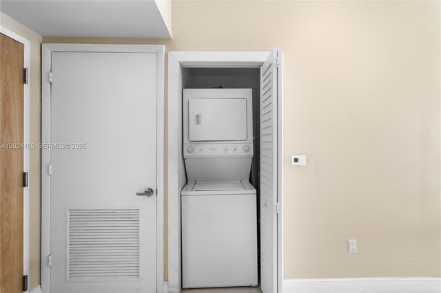 350 S Miami Ave 2515, Miami, FL 33130