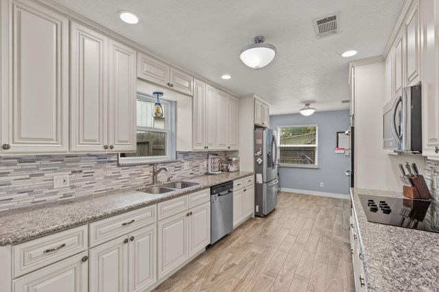 7010 Bluebird Lane, Alvin, TX 77511
