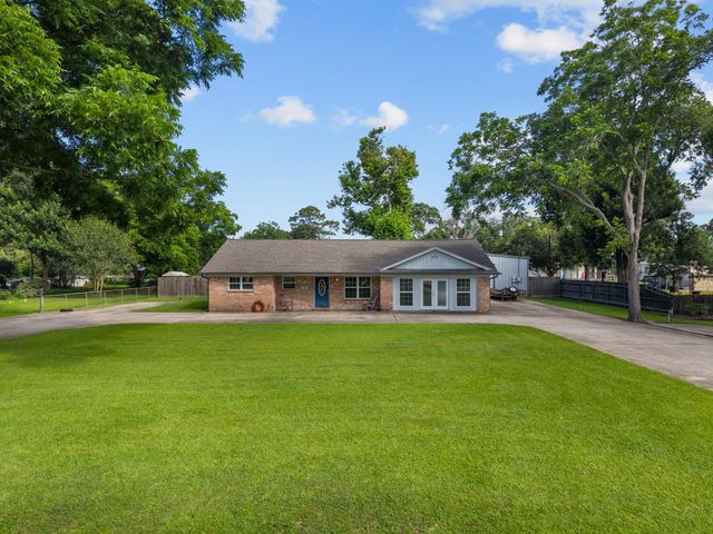 7010 Bluebird Lane, Alvin, TX 77511