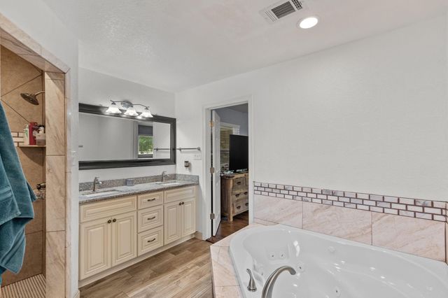 7010 Bluebird Lane, Alvin, TX 77511