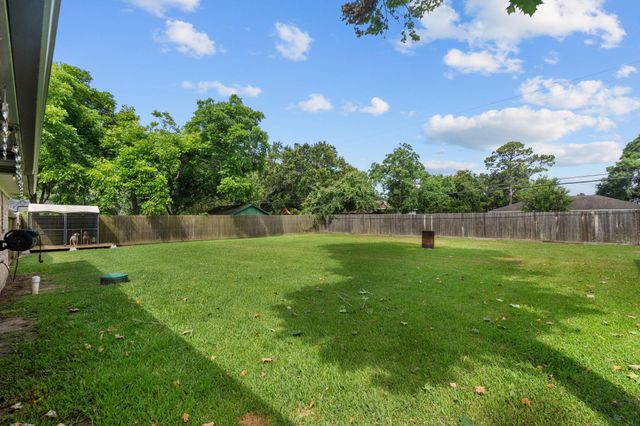 7010 Bluebird Lane, Alvin, TX 77511