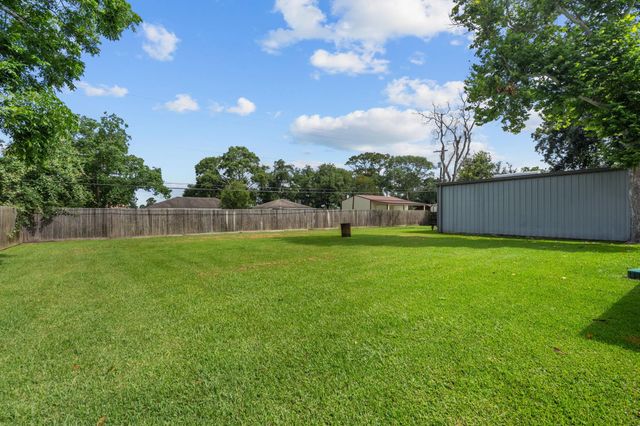 7010 Bluebird Lane, Alvin, TX 77511