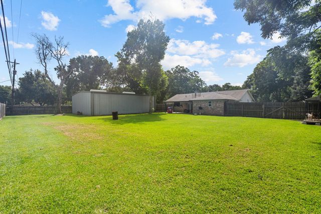 7010 Bluebird Lane, Alvin, TX 77511