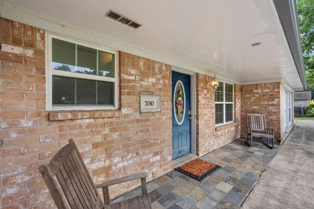 7010 Bluebird Lane, Alvin, TX 77511