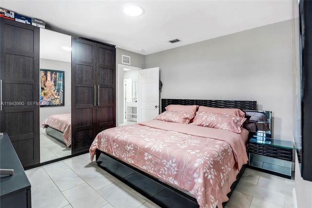 17800 NW 37 TH AVE, Miami Gardens, FL 33056