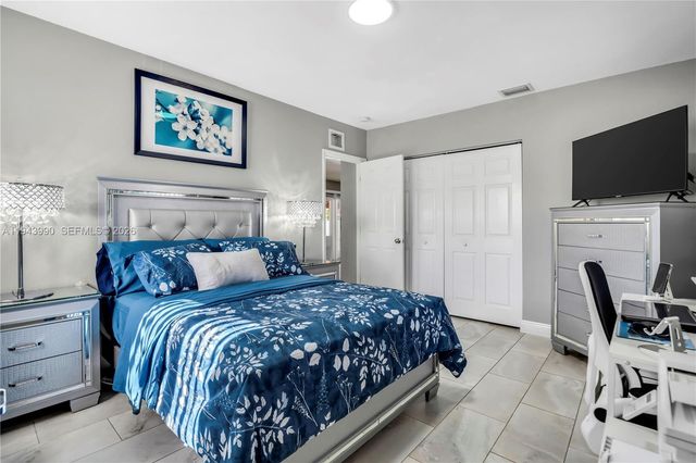 17800 NW 37 TH AVE, Miami Gardens, FL 33056