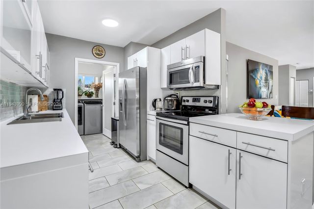 17800 NW 37 TH AVE, Miami Gardens, FL 33056