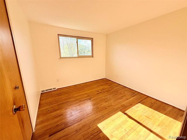 30943 Roselawn Drive, Warren, MI 48088