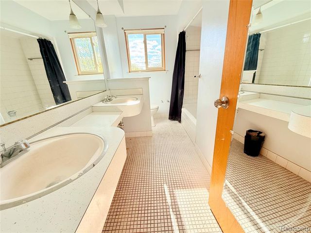 30943 Roselawn Drive, Warren, MI 48088