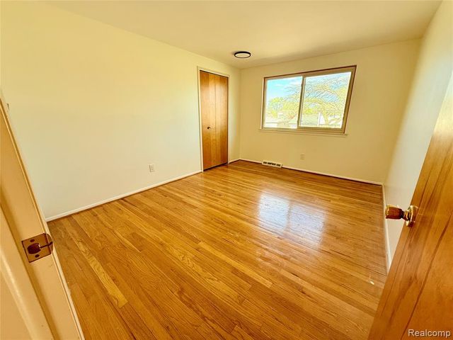 30943 Roselawn Drive, Warren, MI 48088